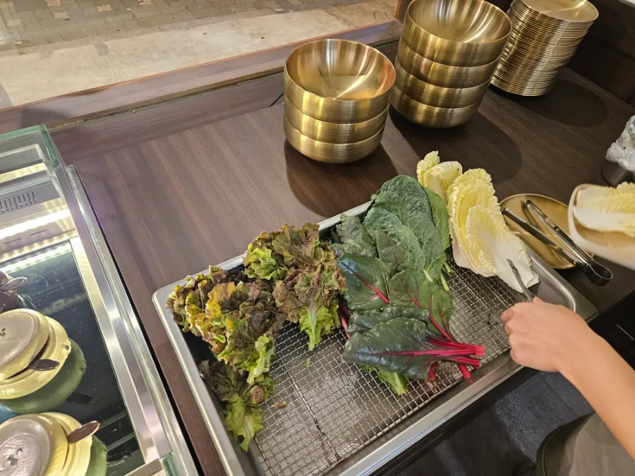 Plate of lettuce and napa cabbage lettuce wraps