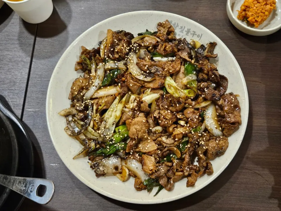 Sesame oil, gochujang, seaweed flakes, and a bibimbap bowl