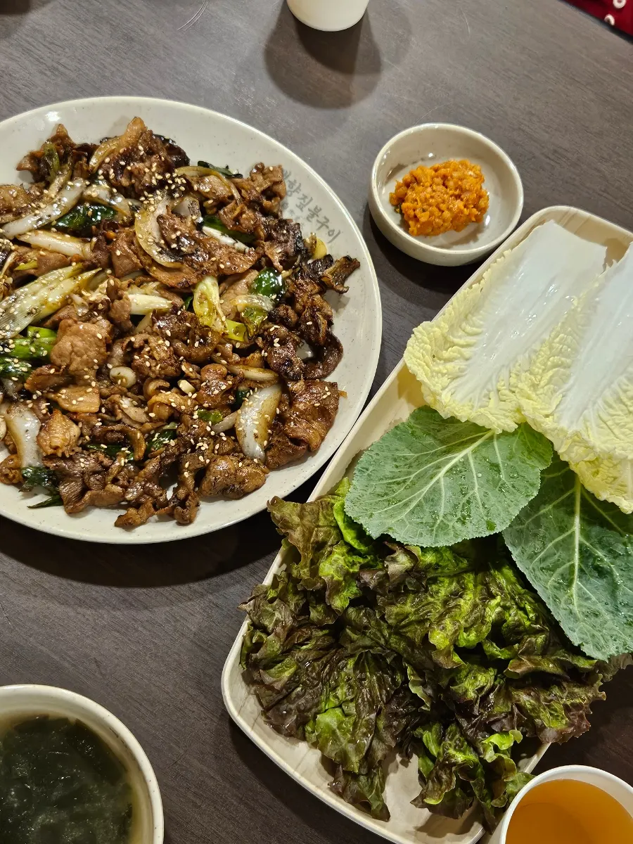 A wrap with grilled meat on a lettuce leaf