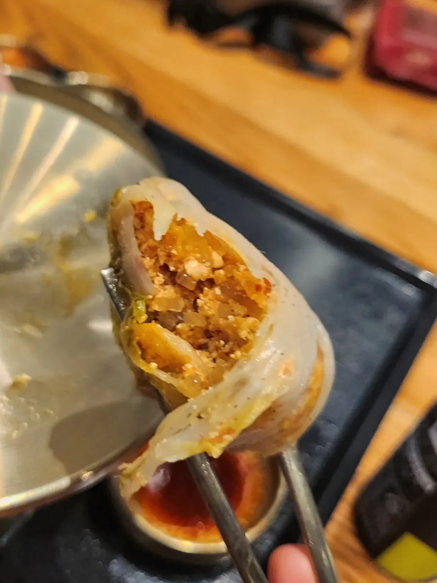 배추로 속을 감싼 백옥 배추만두