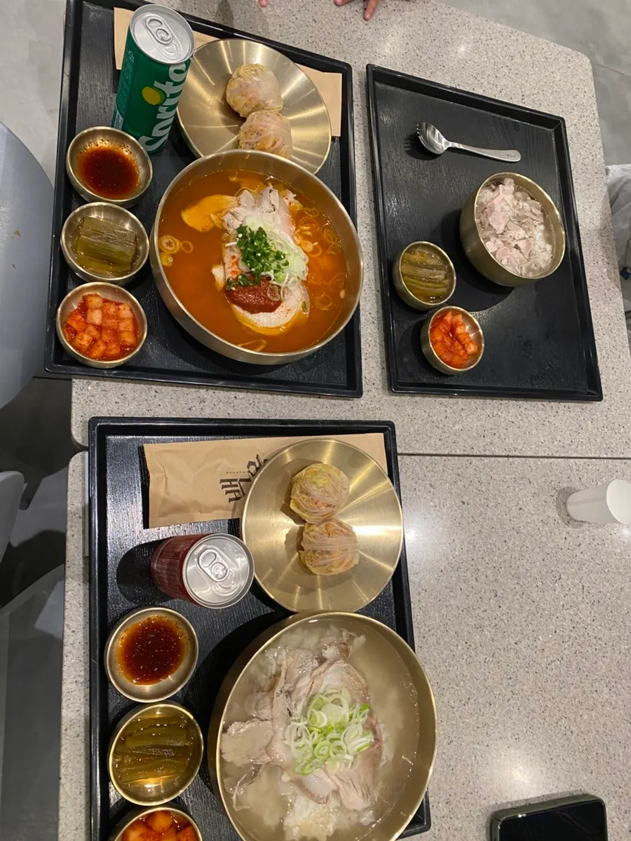 열곰탕, 약곰탕이 적힌 백옥 동탄 메뉴판