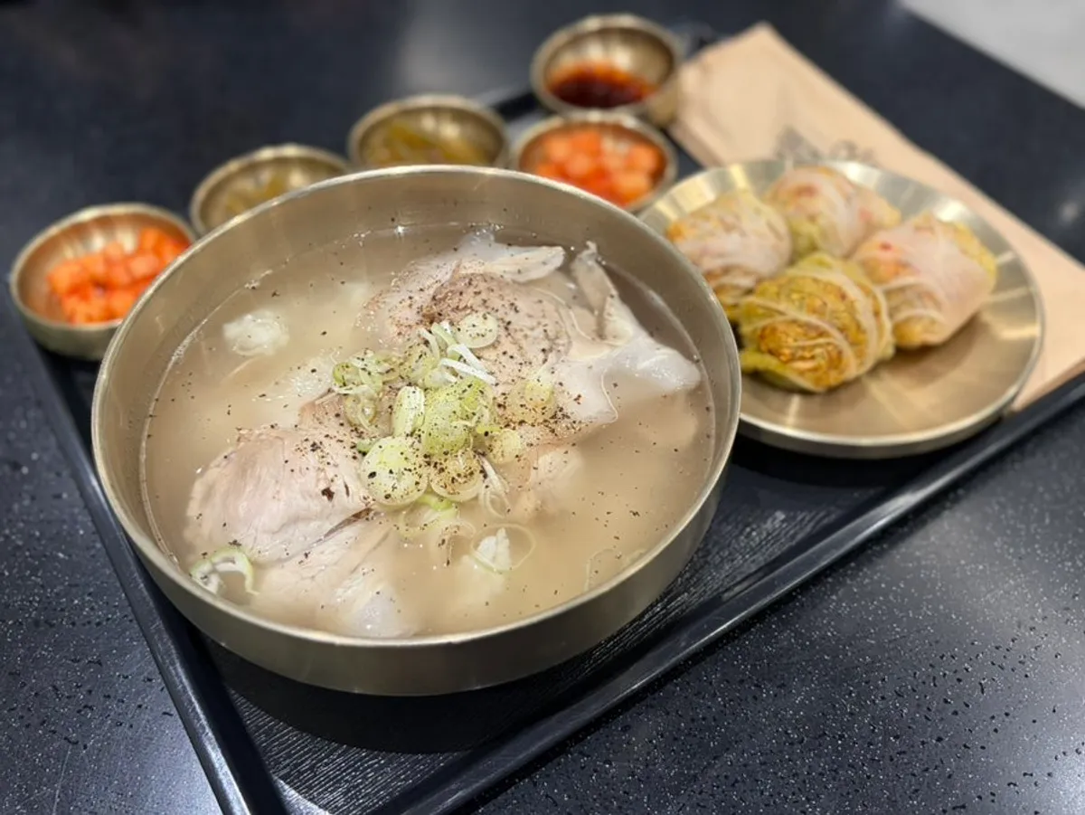 돼지곰탕과 배추만두 메뉴