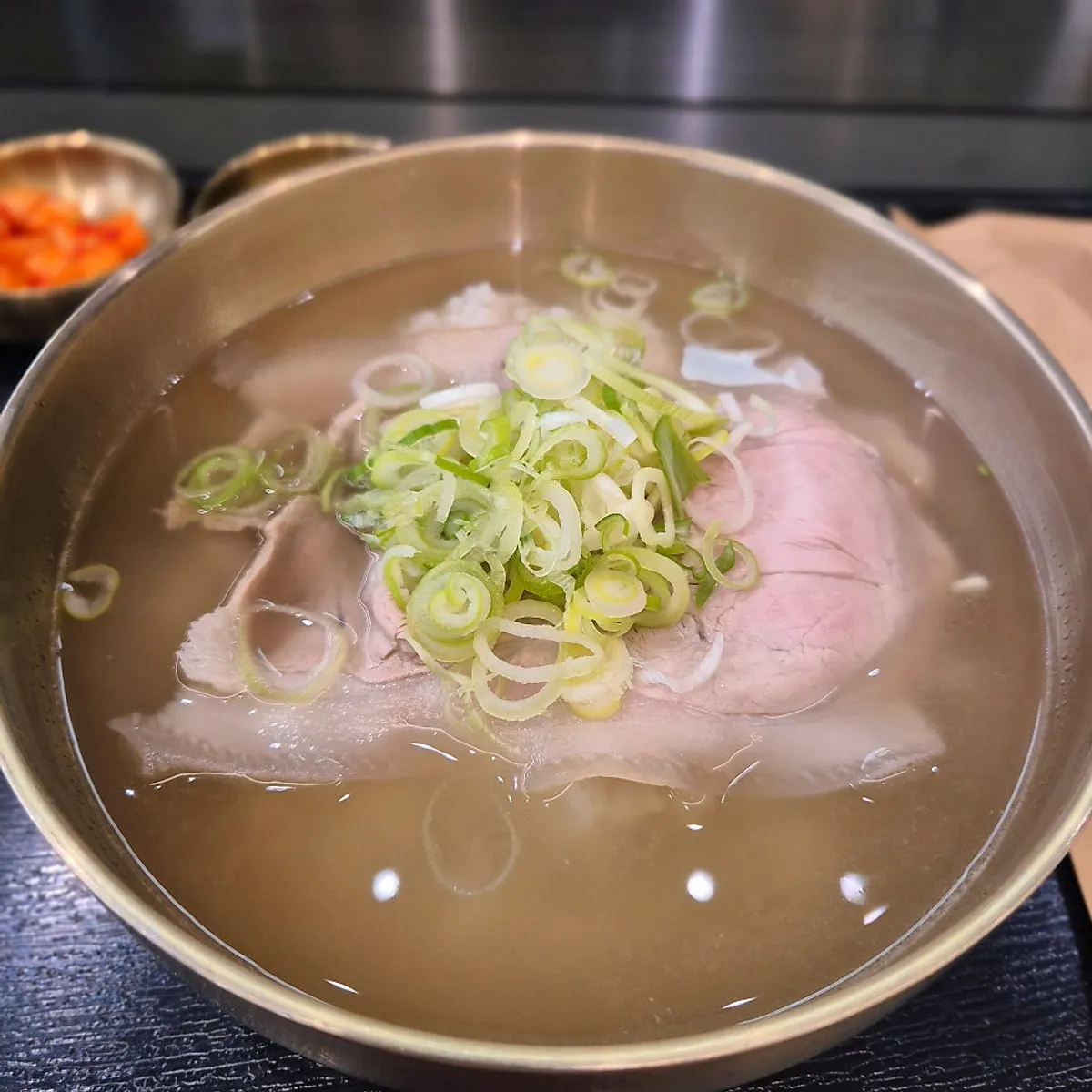 Pork gomtang served 10 minutes after ordering at Baekok Dongtan