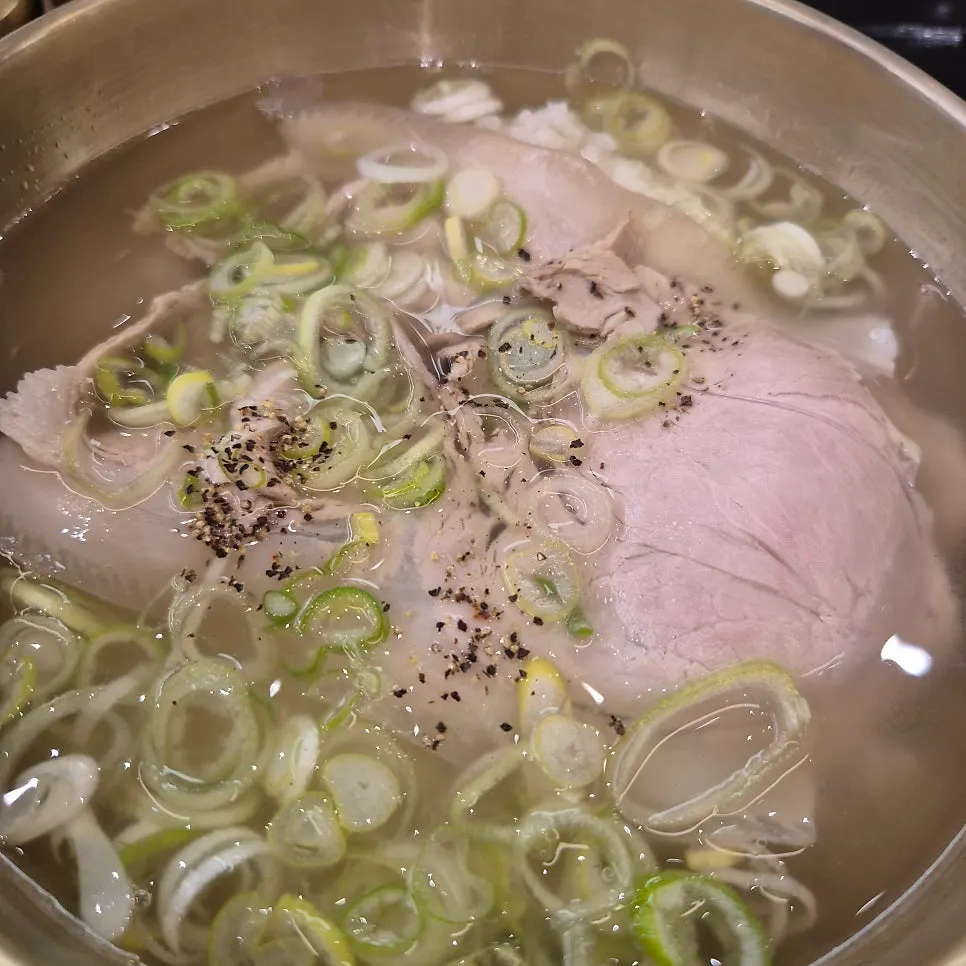 Pork gomtang at Baekok Dongtan with pepper added