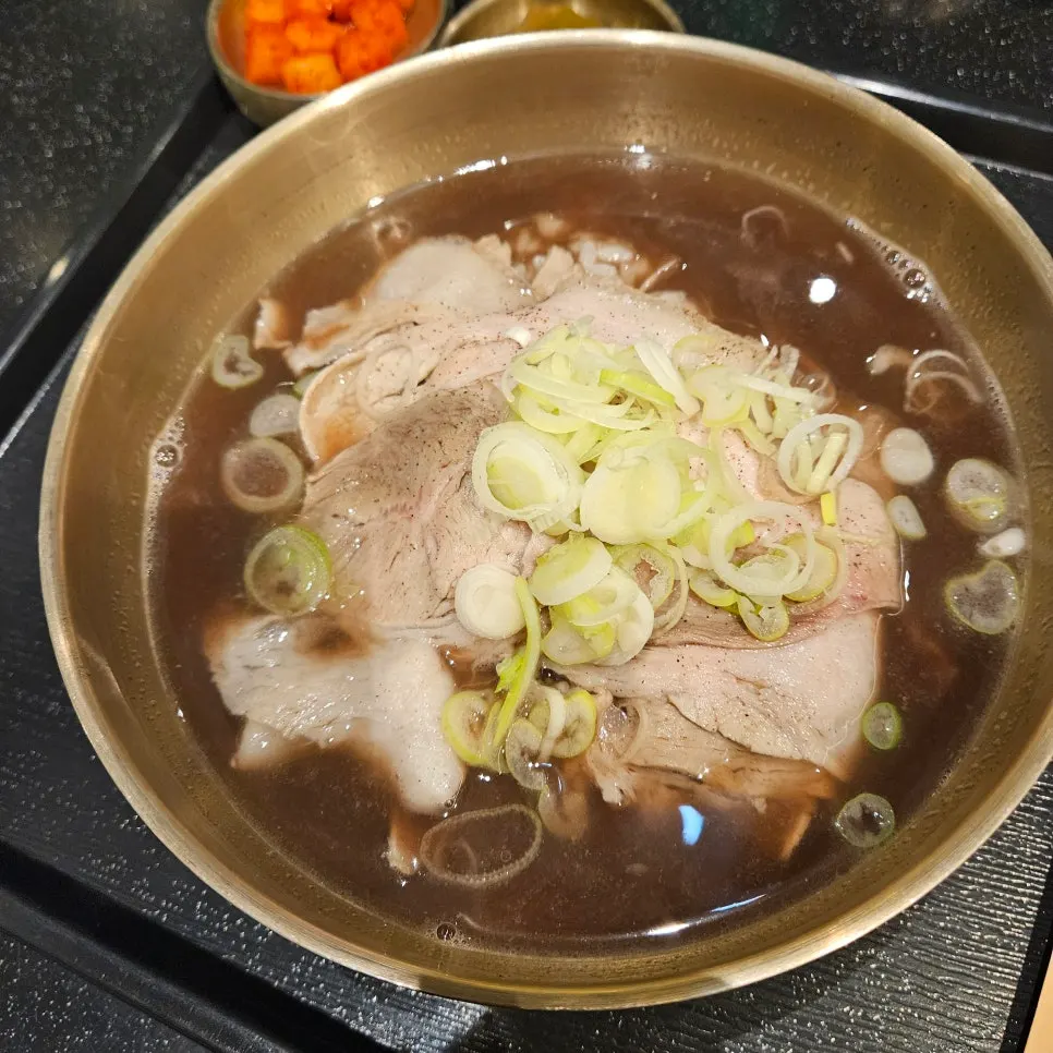 백옥 돼지약곰탕 한 그릇