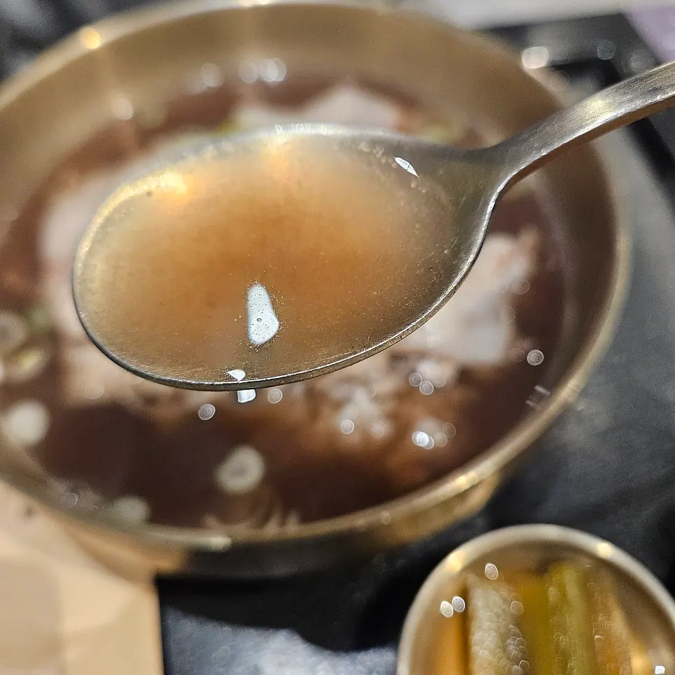 돼지약곰탕과 기본 곰탕 비교 상차림