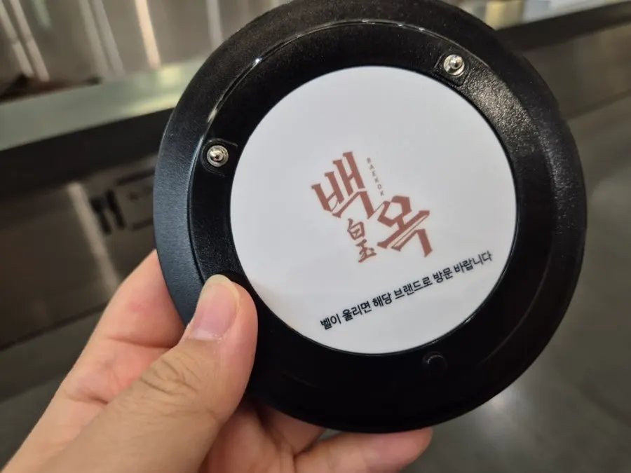 푸드코트 바 테이블 혼밥 자리