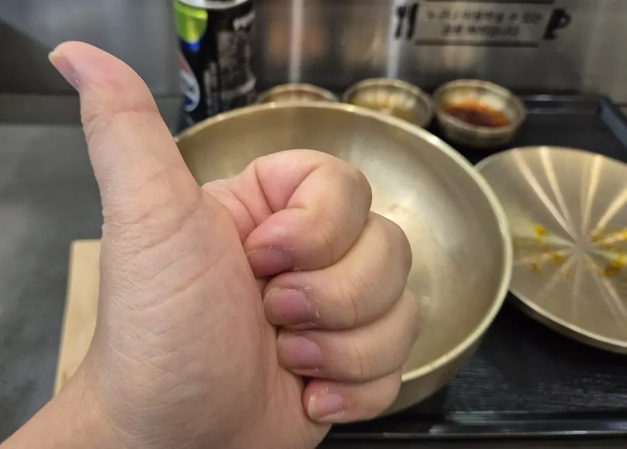 국물까지 비운 약곰탕 그릇