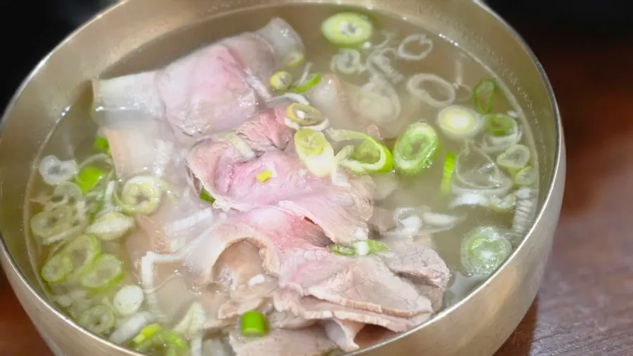 라임즙과 함께 나온 냉제육