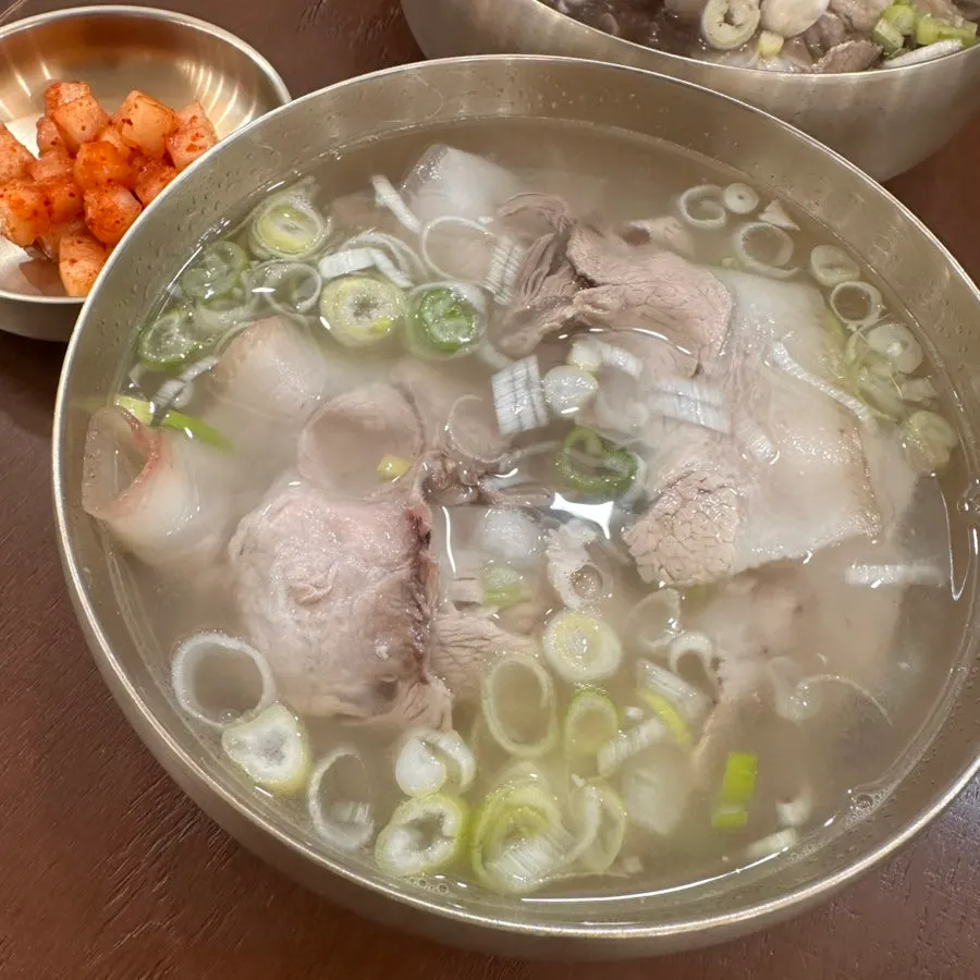 Pork gomtang with meat and green onion over clear broth