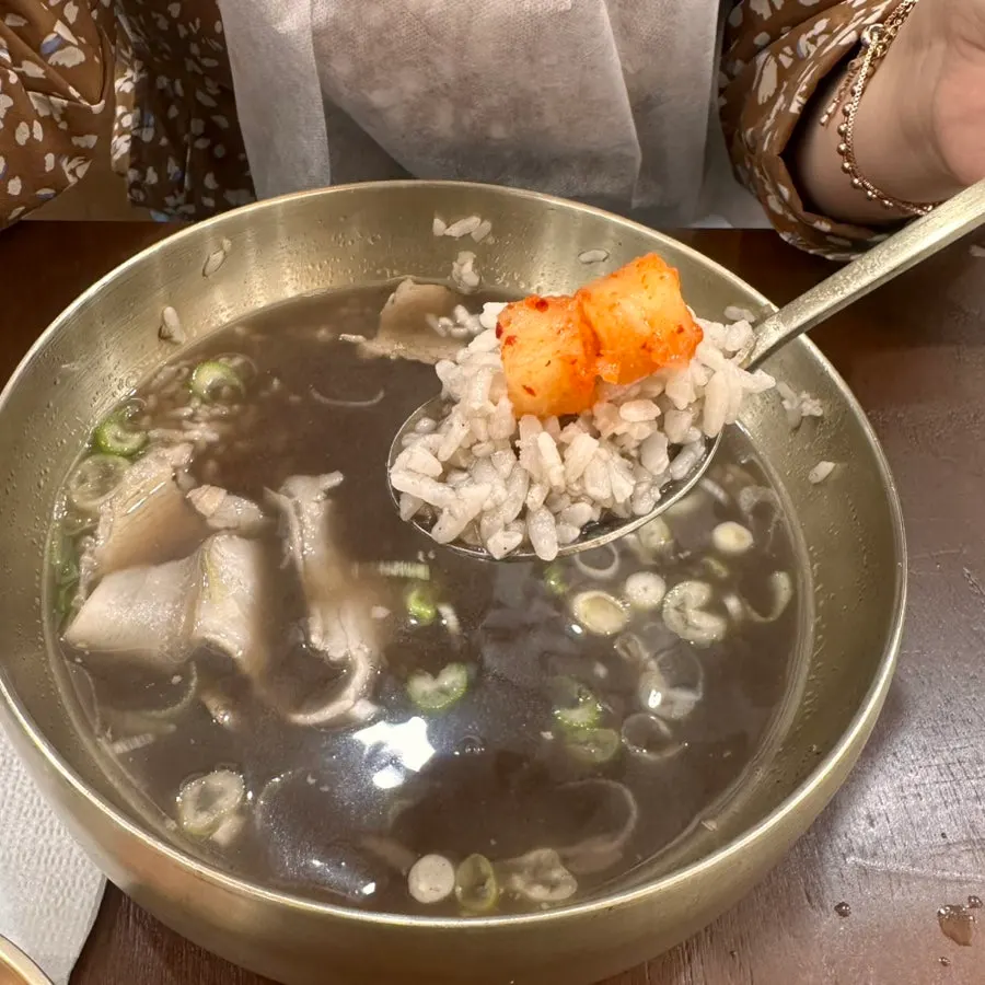 Small-cut kkakdugi with salt and pepper on the side