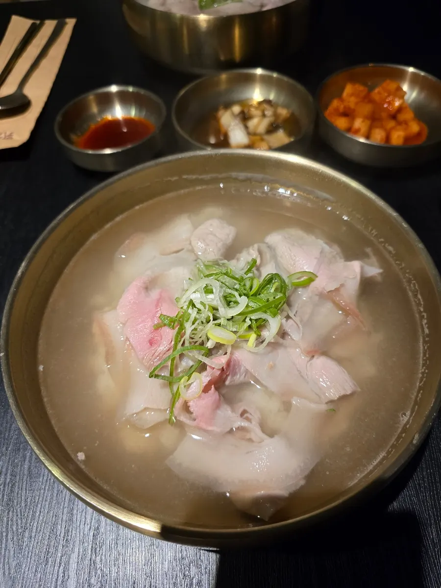 Clear gomtang served in a stone pot at Baekok Yongsan