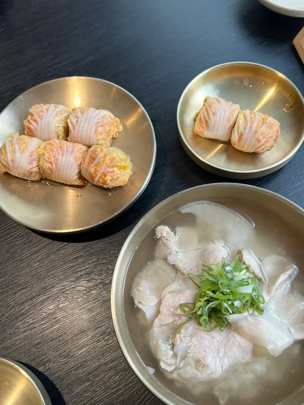 Nearly transparent broth of Baekok Yongsan's pork gomtang