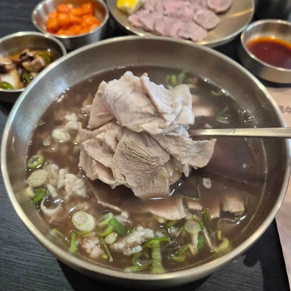 포장도 가능한 백옥 용산 곰탕 상차림