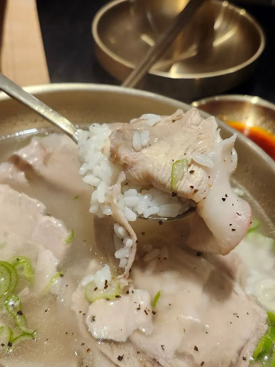 Pork gomtang meat scooped up together with rice