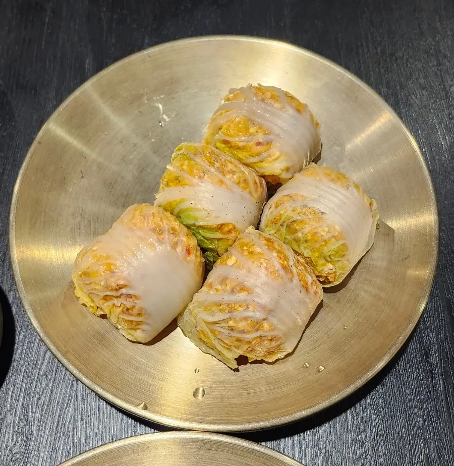 A plate of 5 cabbage-wrapped mandu