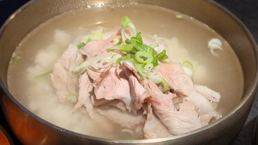 Three bowls of gomtang laid out on the table at Baekok Yongsan