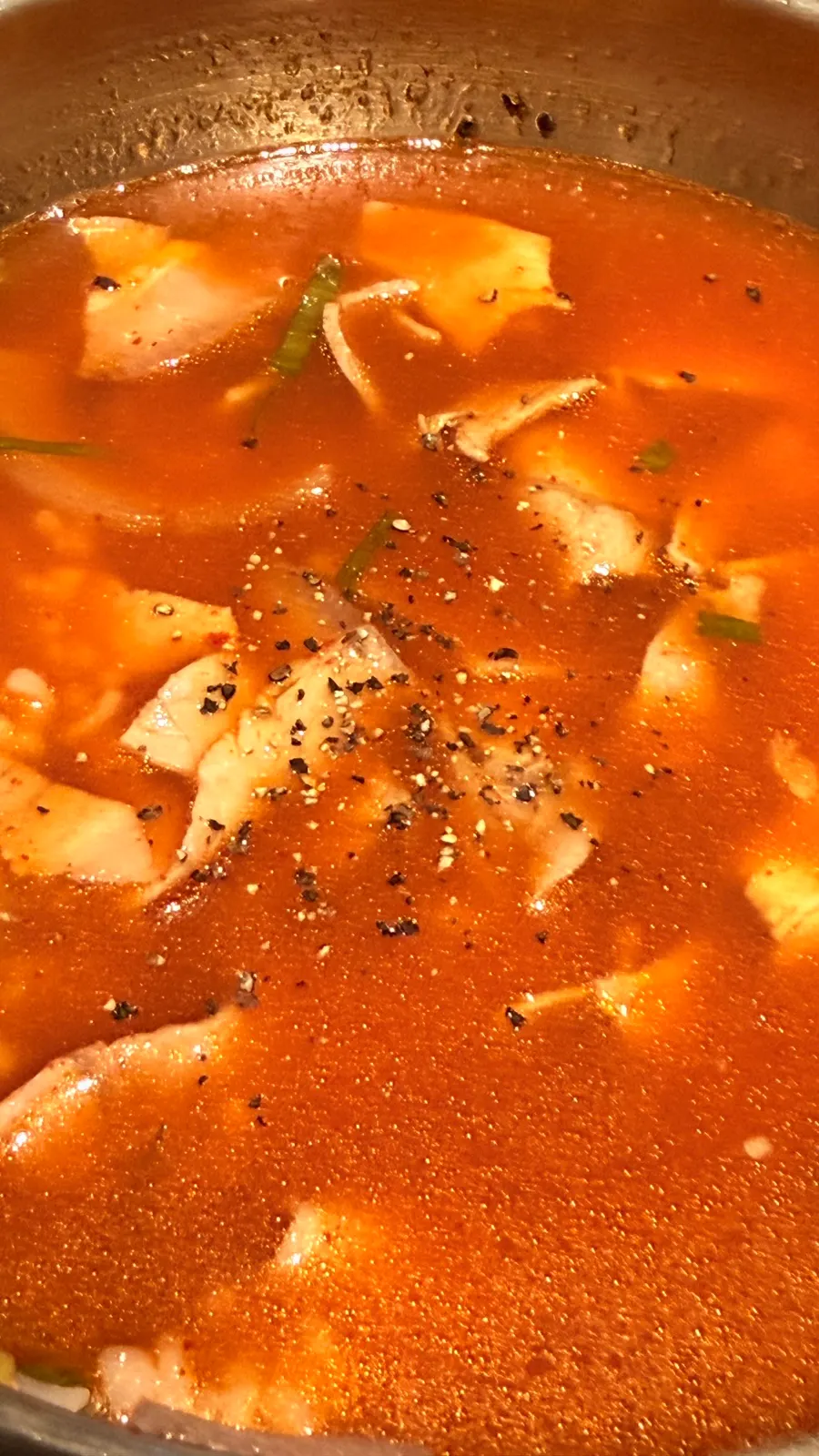 Yeol-gomtang broth with cheongyang chili mixed in