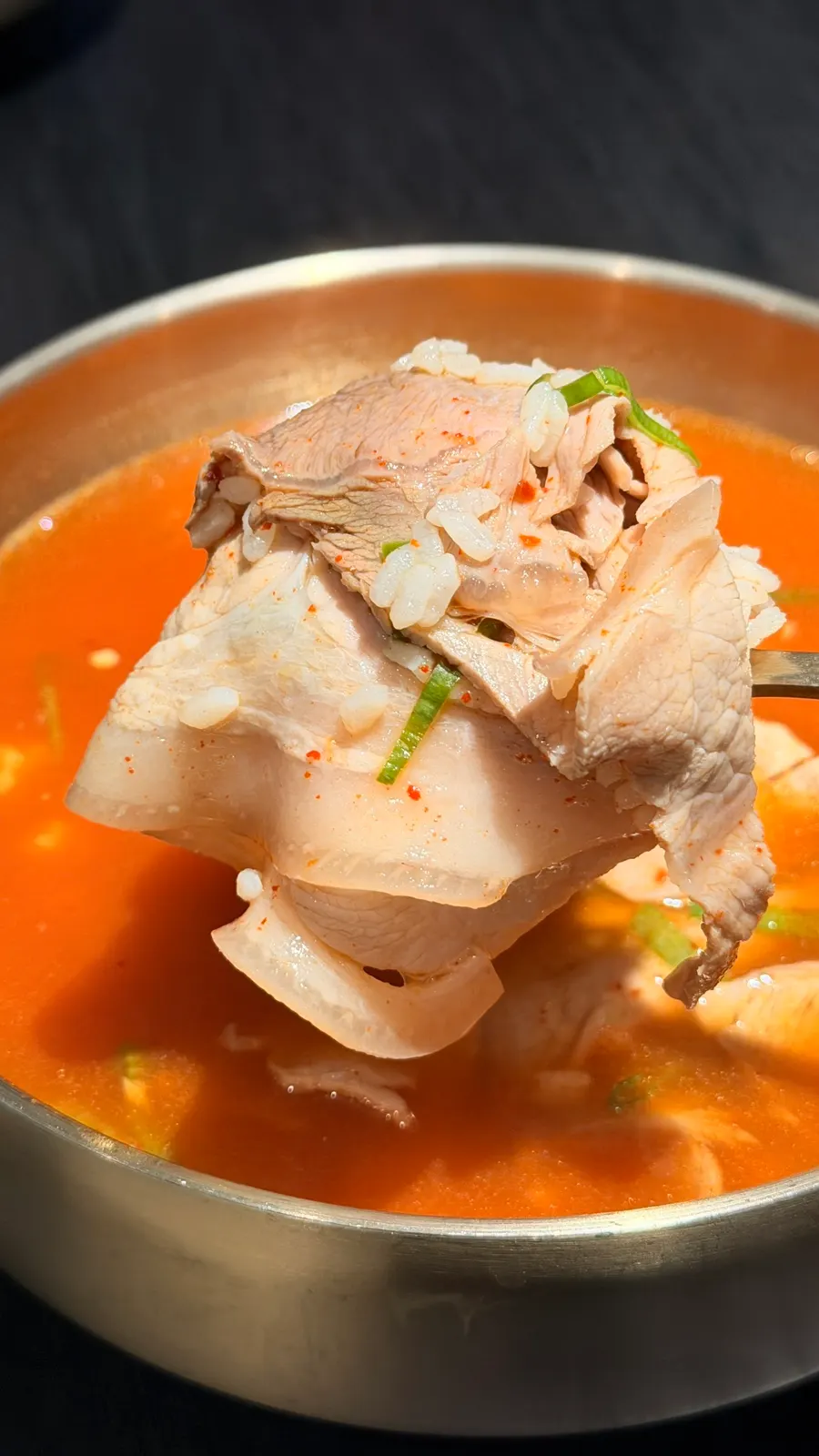 Yeol-gomtang and pork with pepper sprinkled on top