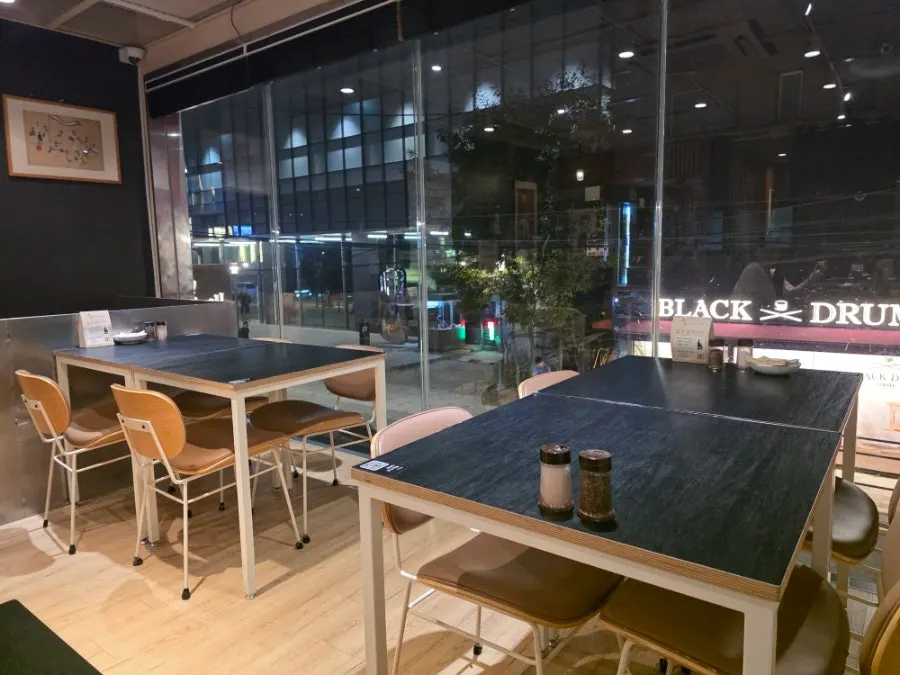Large table seating on the second floor of Baekok Yongsan