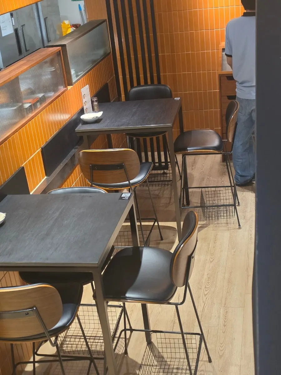 백옥 용산 1층 내부 좌석