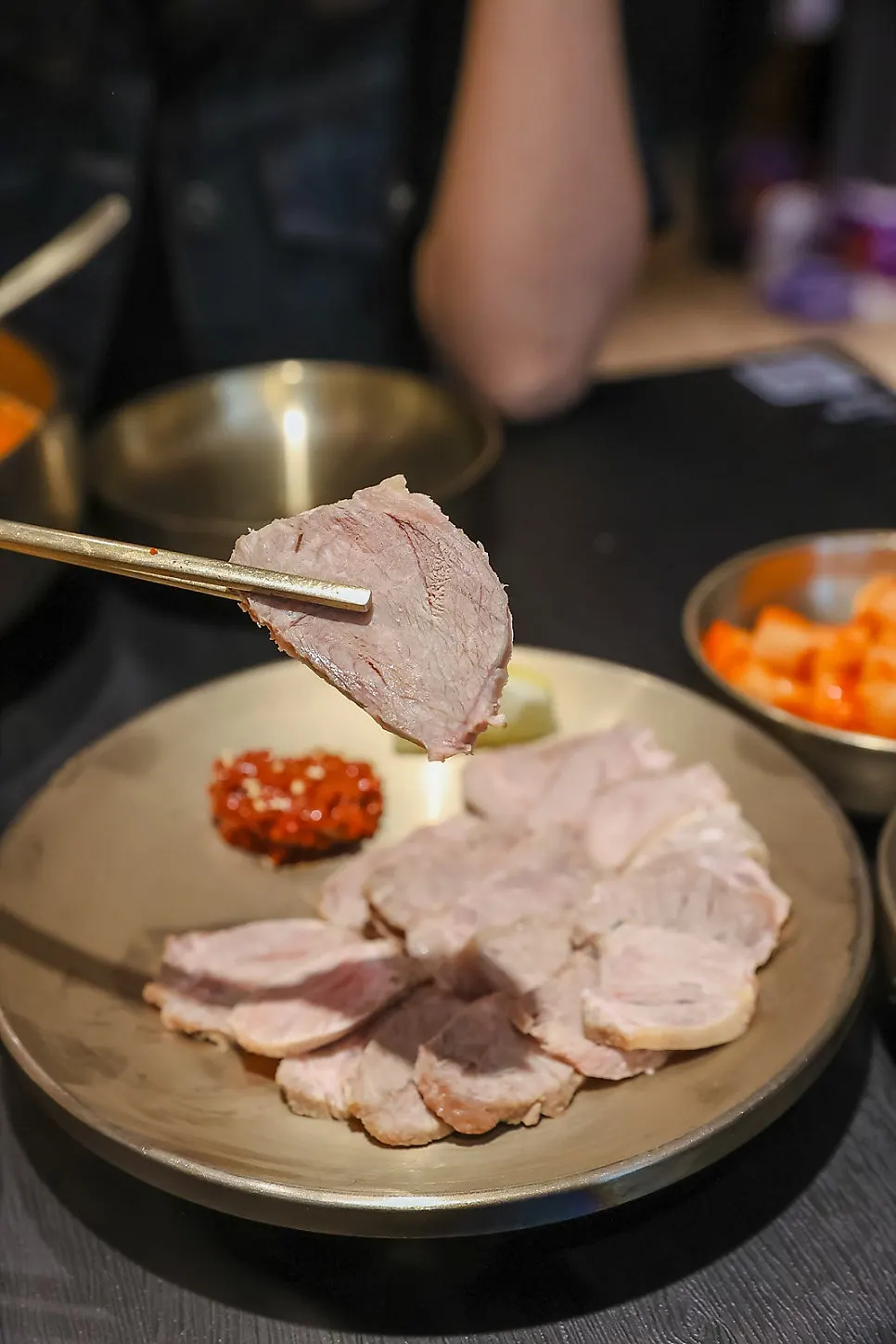 돼지 볼살 냉제육과 토하젓