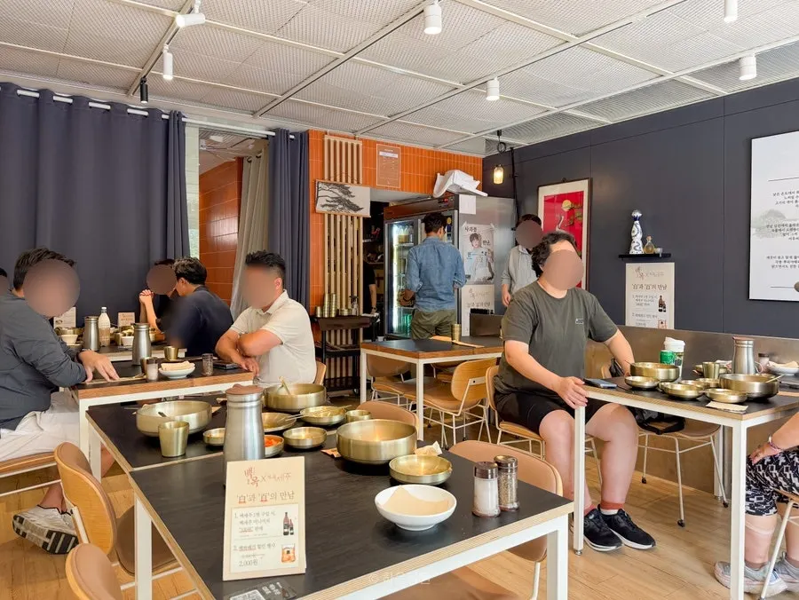점심시간 손님으로 붐비는 백옥 용산 2층