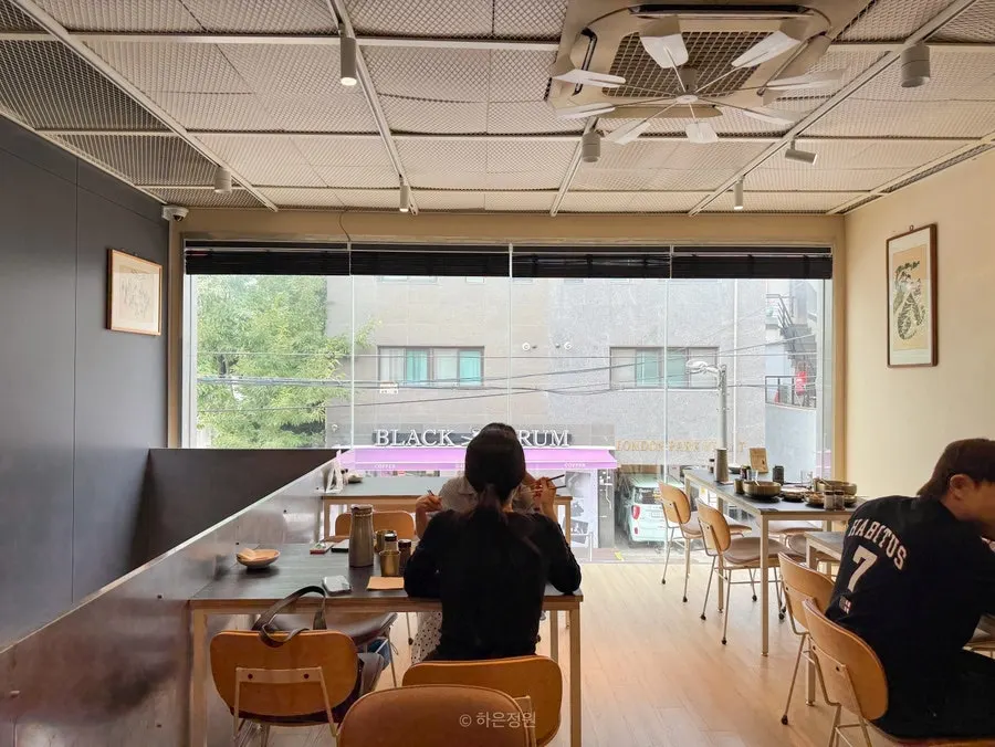 밝은 분위기의 백옥 용산 홀