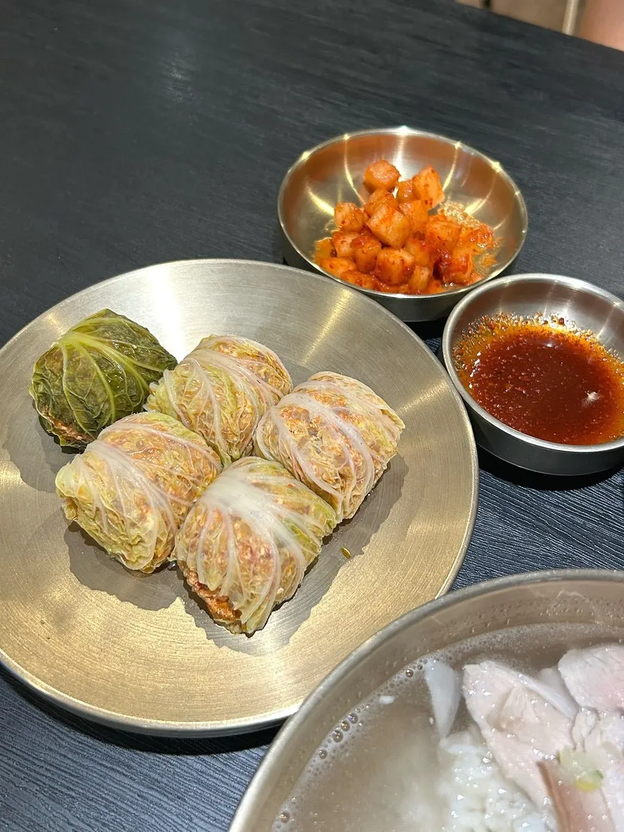 고기와 김치 속이 꽉 찬 배추만두 단면