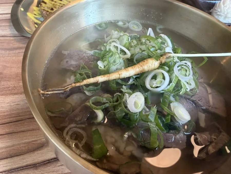 Beef gomtang broth with pepper added