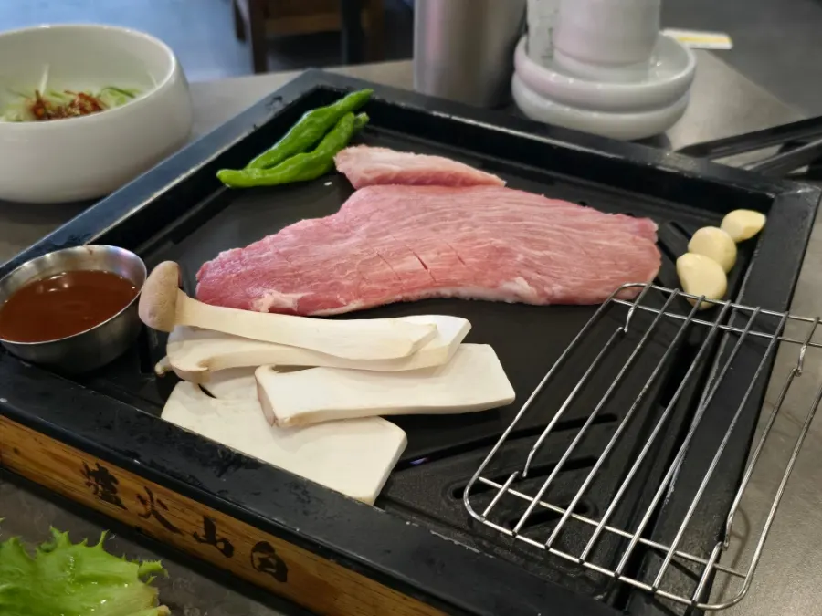 주문한 숙성 항정살 한 접시