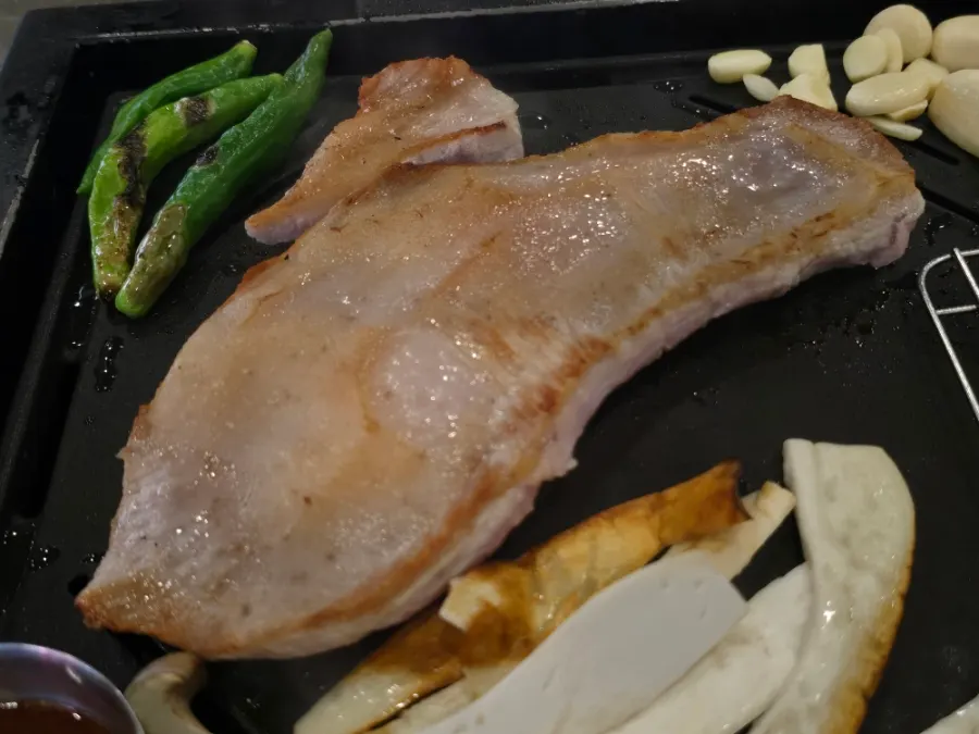 사이드 메뉴 냄비밥과 보리김치볶음밥