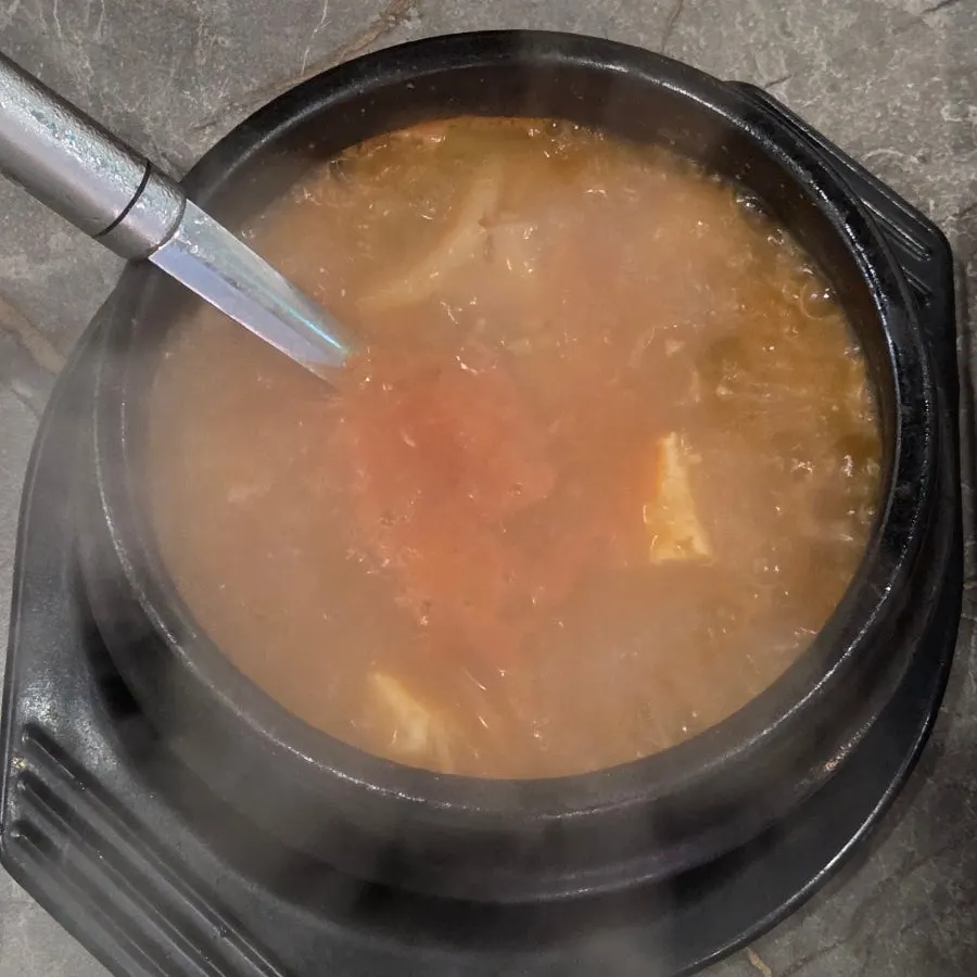 기본으로 나온 김치 청국장