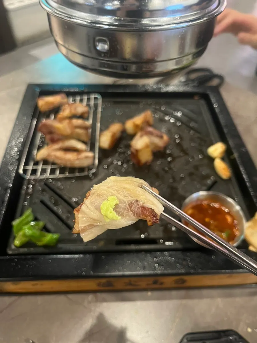 상추와 깻잎에 싸 먹는 고기쌈