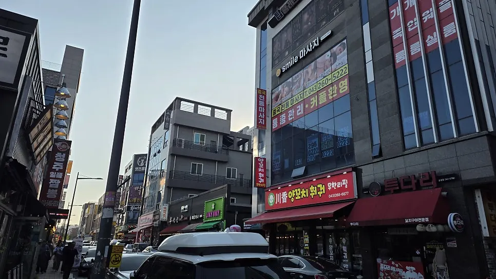 Street view of the Techno Polis commercial area in Songjeol-dong, Cheongju