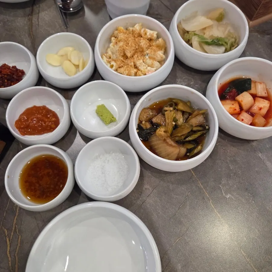 백산화로 송절점 기본 밑반찬 상차림