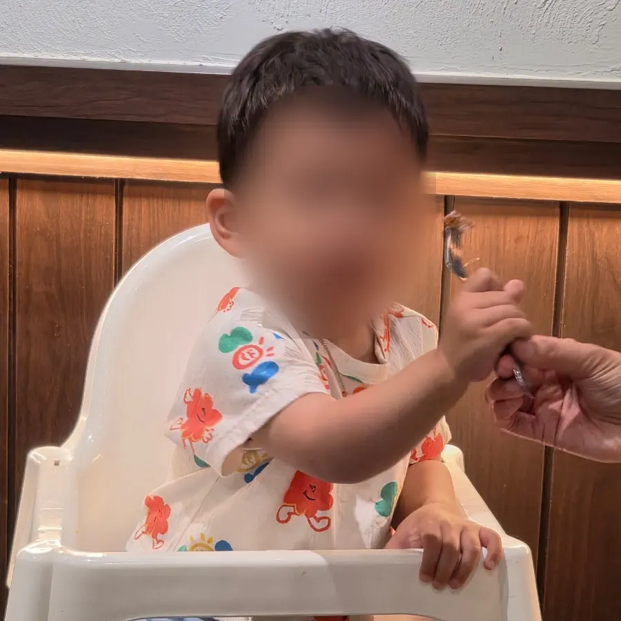 화로판 위에서 구워지는 숙성 삼겹살