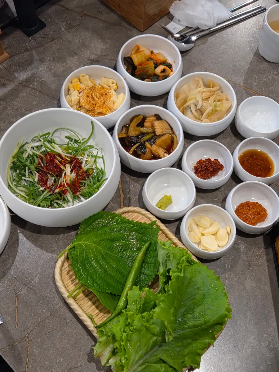 정갈하게 차려진 기본 반찬