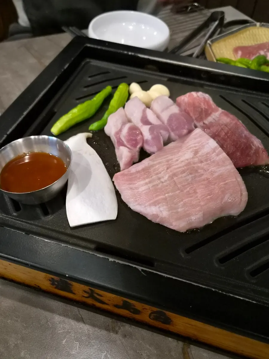 가브리살 항정살 왕소금구이가 담긴 작은모듬