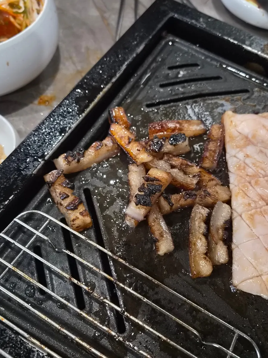불판에 올린 껍데기