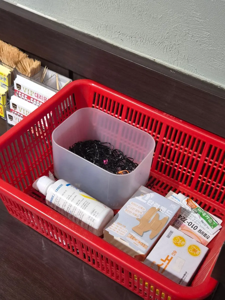 가글과 머리끈 등 비치된 편의용품
