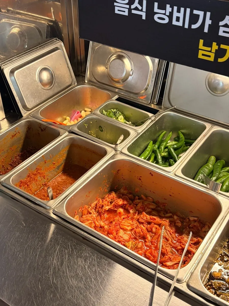 셀프바 쌈 채소 코너