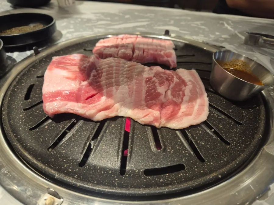 넓게 포 뜬 박포생갈비