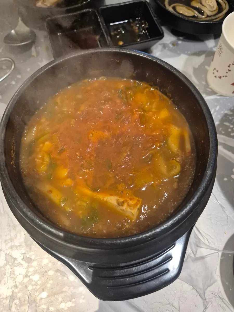 비빔밥처럼 나온 대접밥