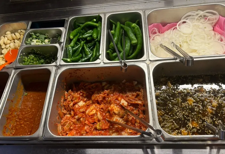 Self-bar set with side dishes and sauces