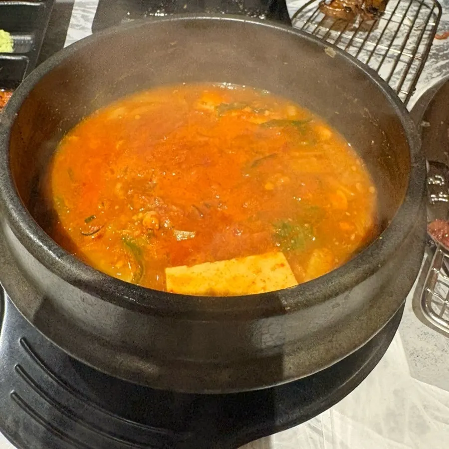 The grill pan grilled to the very last piece of galbi