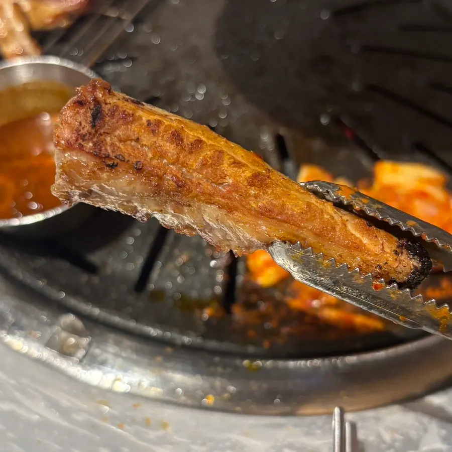 Close-up of fully cooked bakpo raw galbi