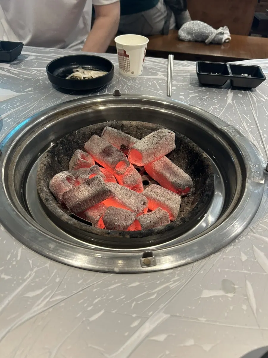 Basic table setting before grilling begins
