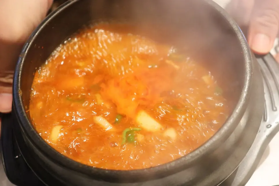 보글보글 끓는 한우된장찌개