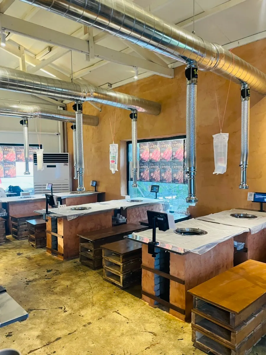 Well-spaced tables and ventilation system